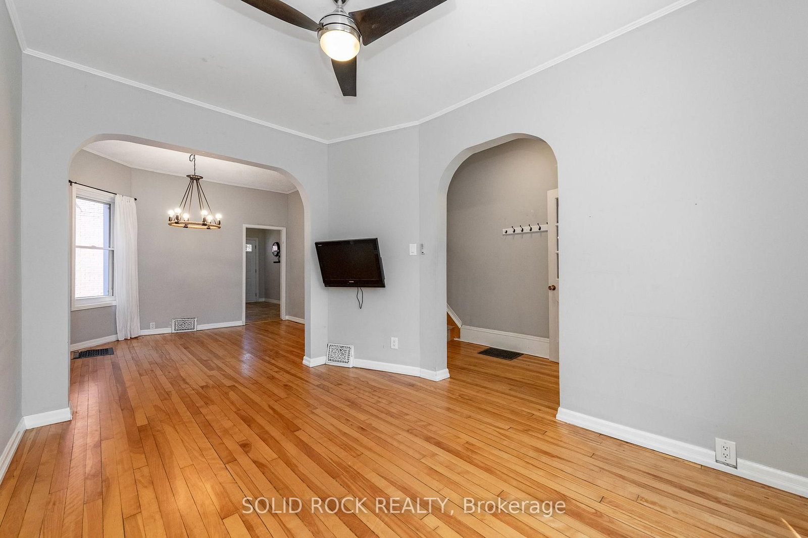 134 Concord Street S • Ottawa, ON photo 8
