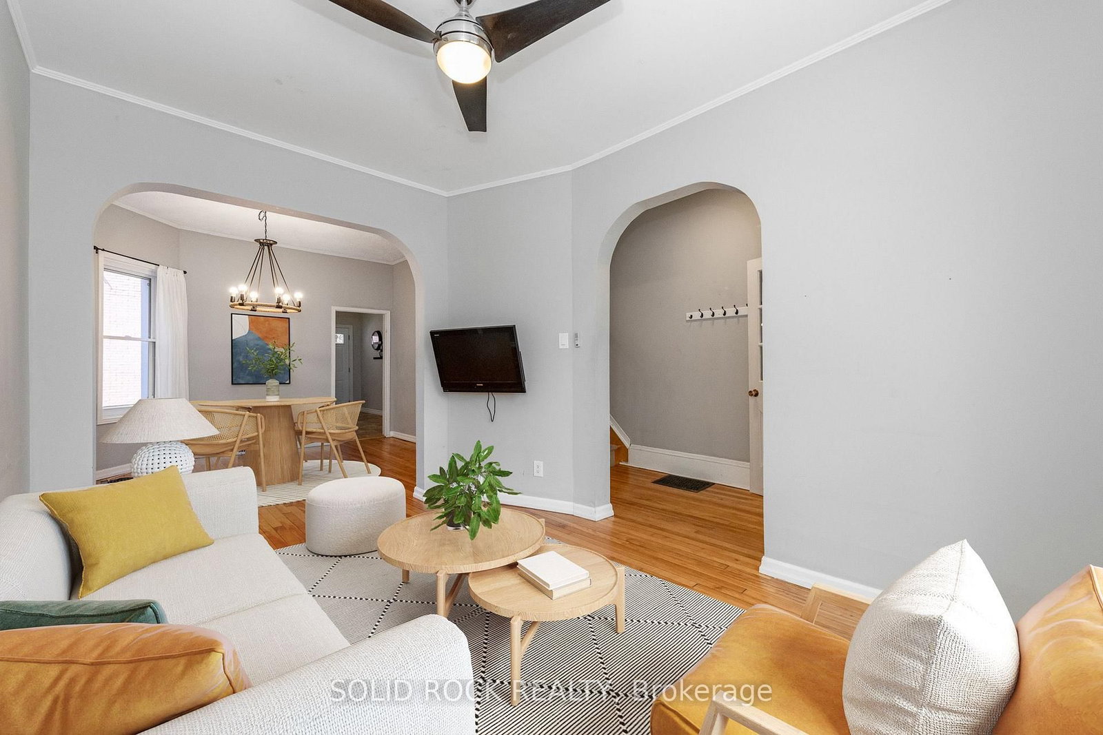 134 Concord Street S • Ottawa, ON photo 9