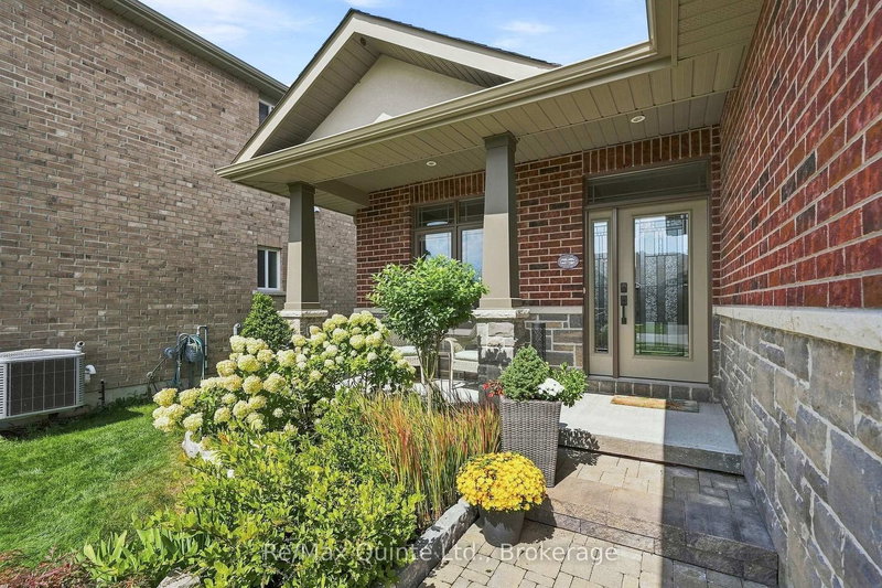 40 Farmington Crescent