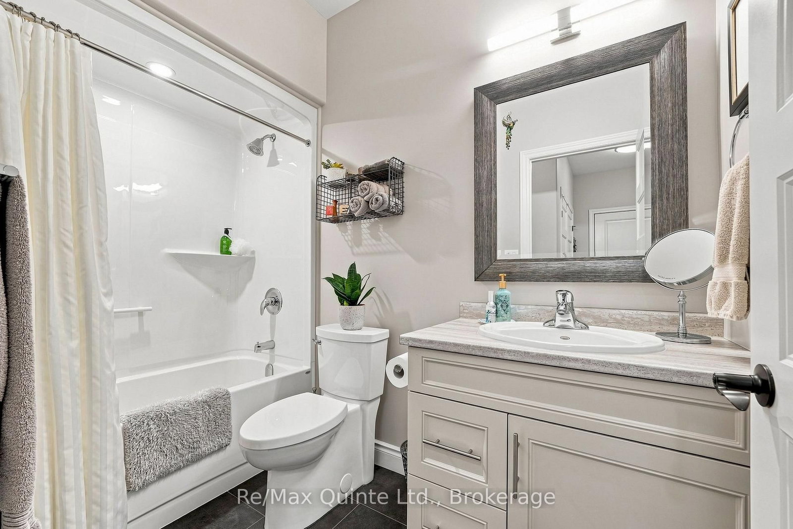 40 Farmington Crescent • Belleville, ON photo 28