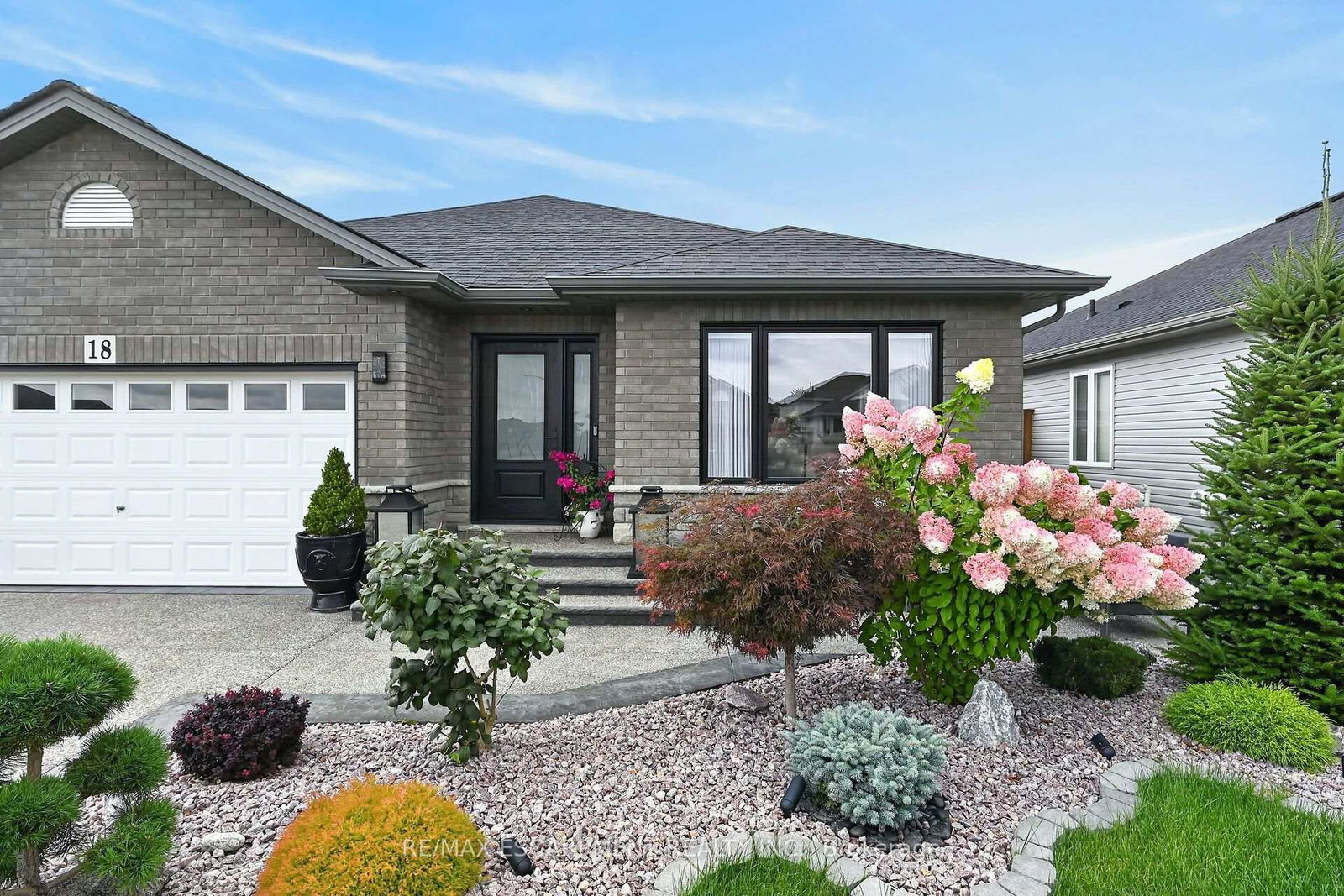 18 LINDA Crescent • Haldimand, ON photo 3