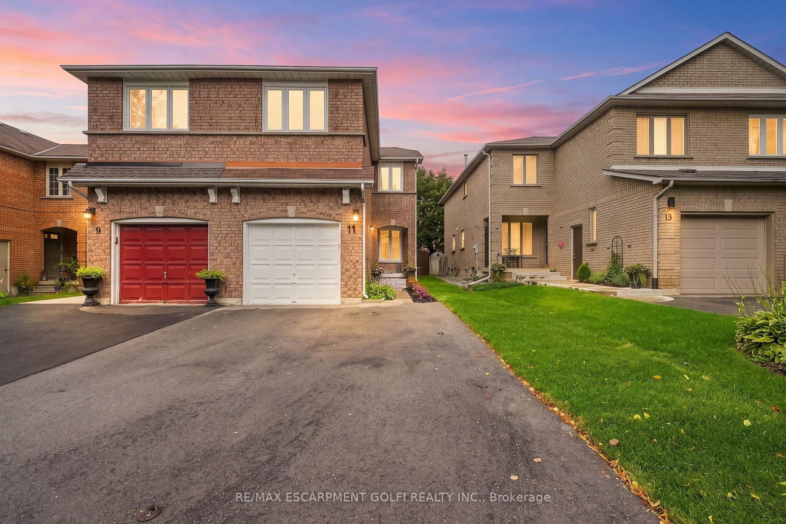 11 Wakefield Lane • Hamilton, ON photo 1