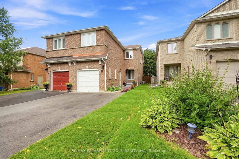 11 Wakefield Lane