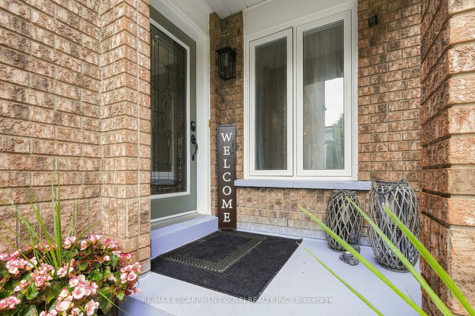 11 Wakefield Lane • Hamilton, ON photo 3