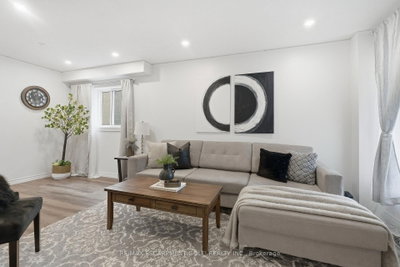 11 Wakefield Lane • Hamilton, ON photo 6