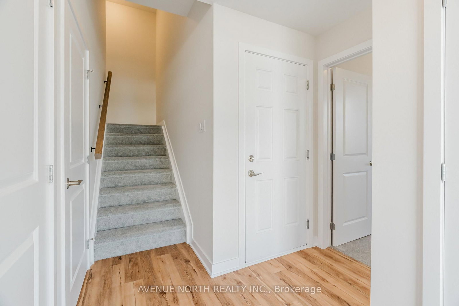 1220 Flycatcher Private • Ottawa, ON photo 10