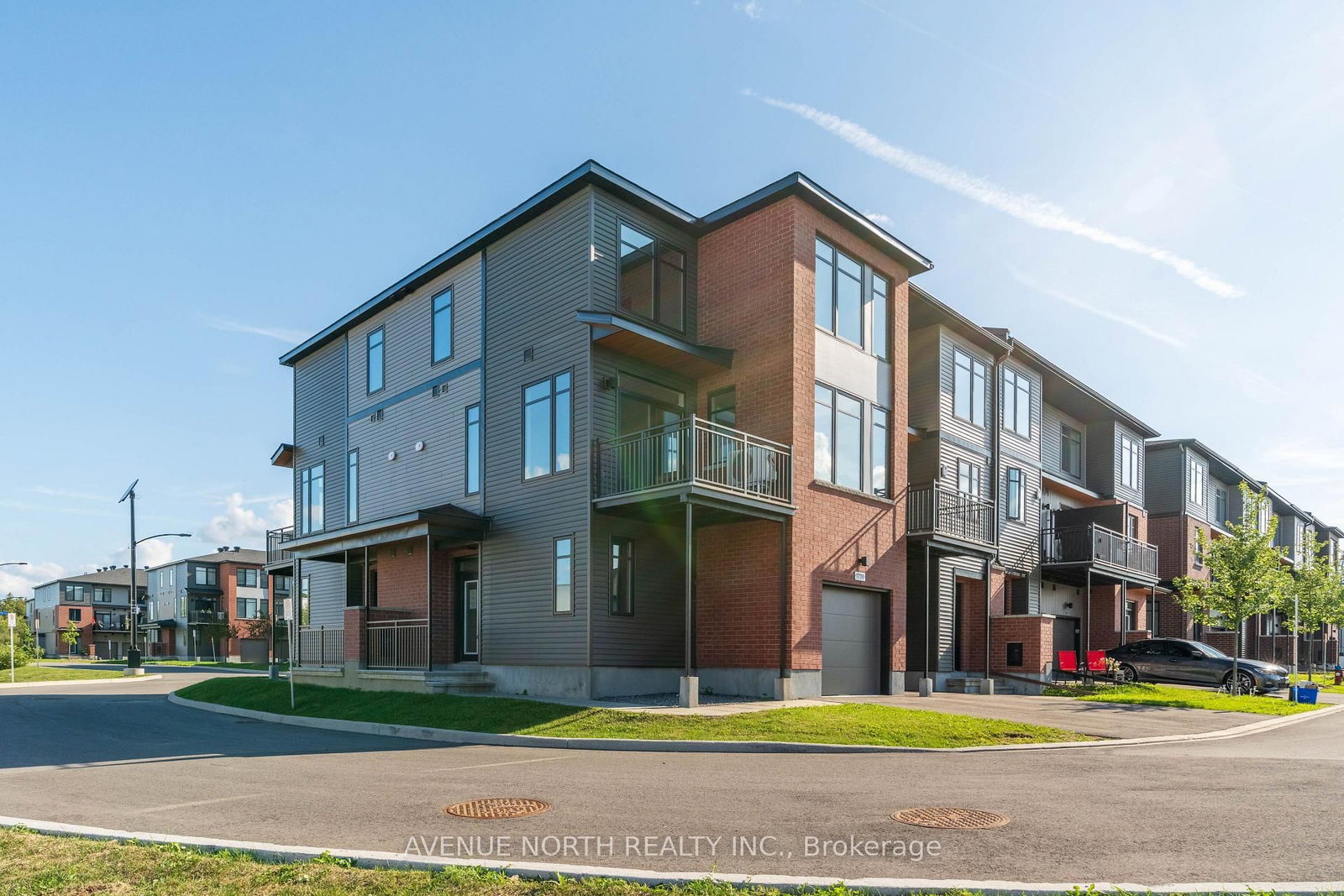 1220 Flycatcher Private • Ottawa, ON photo 2
