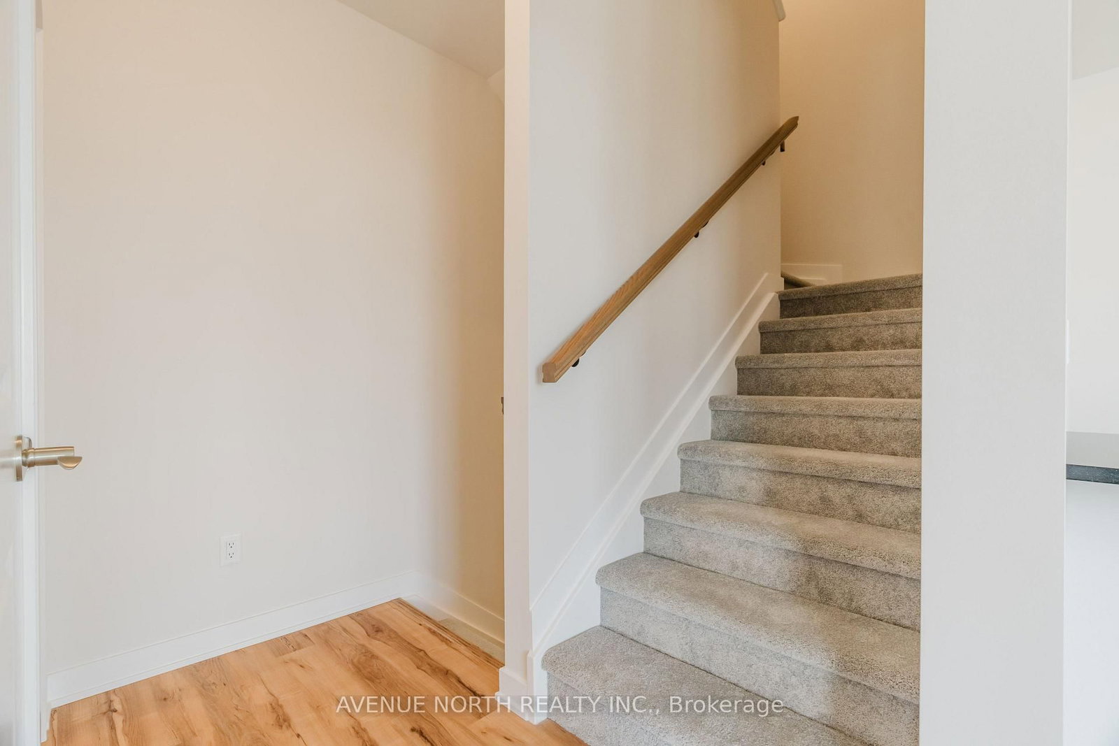 1220 Flycatcher Private • Ottawa, ON photo 36