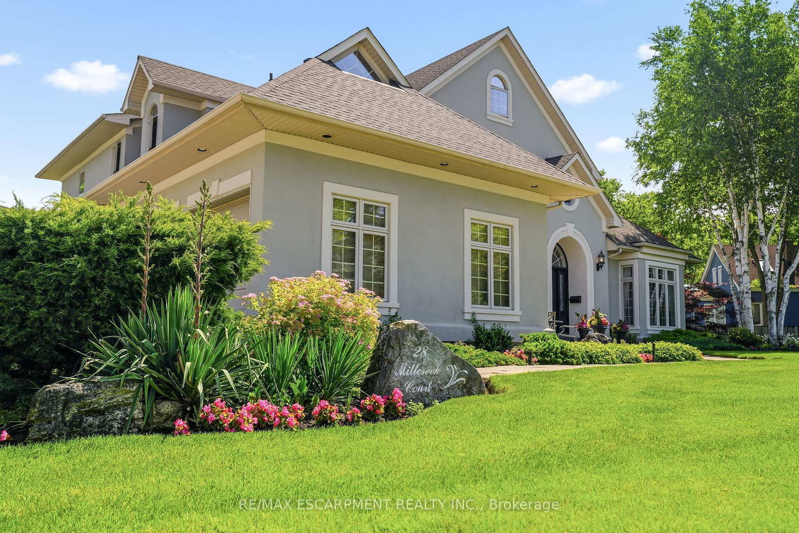 28 Millcreek Court • Hamilton, ON photo 3