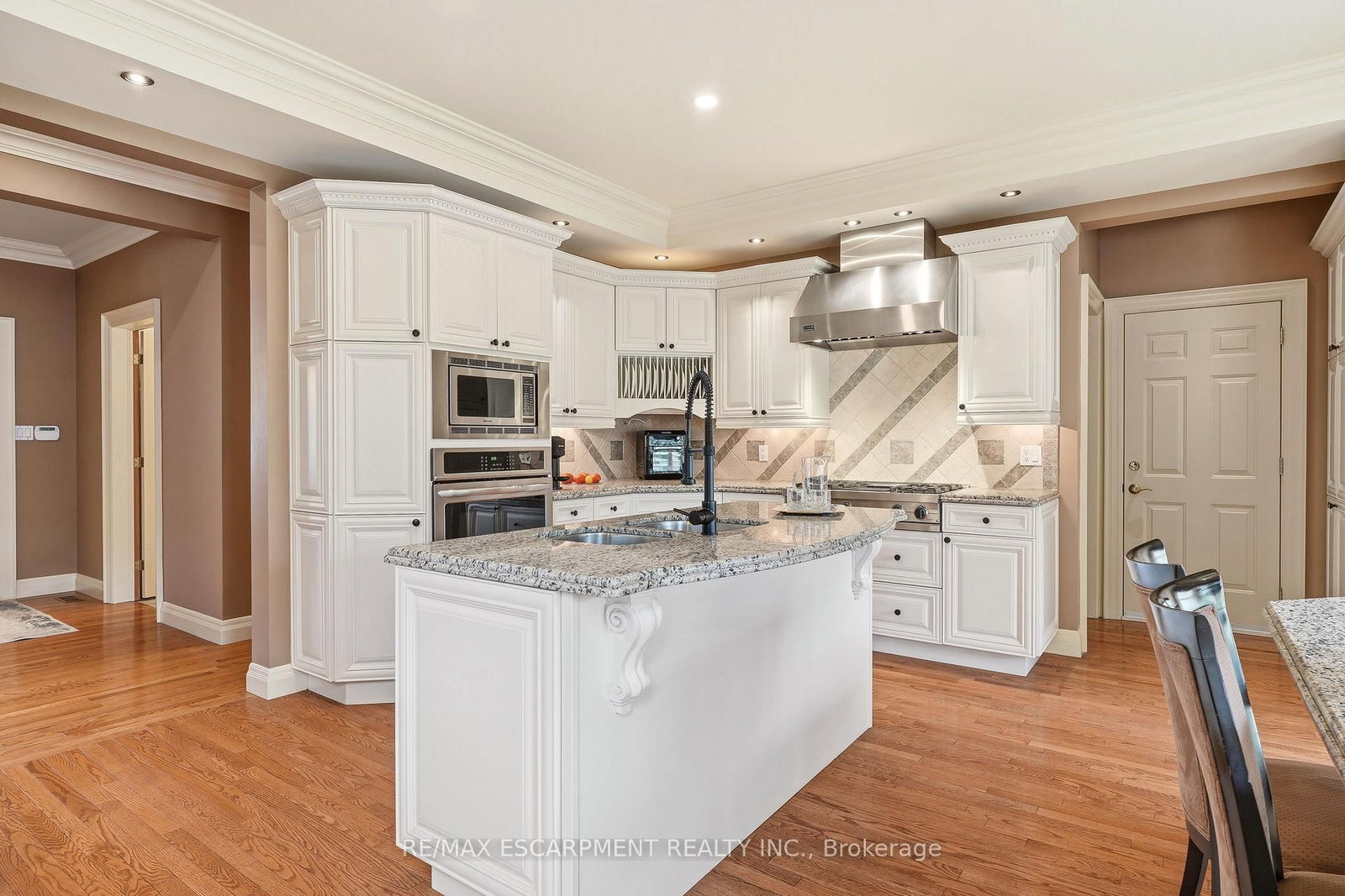 28 Millcreek Court • Hamilton, ON photo 6