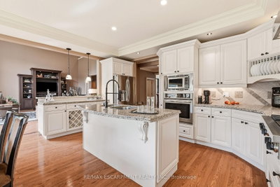 28 Millcreek Court • Hamilton, ON photo 9