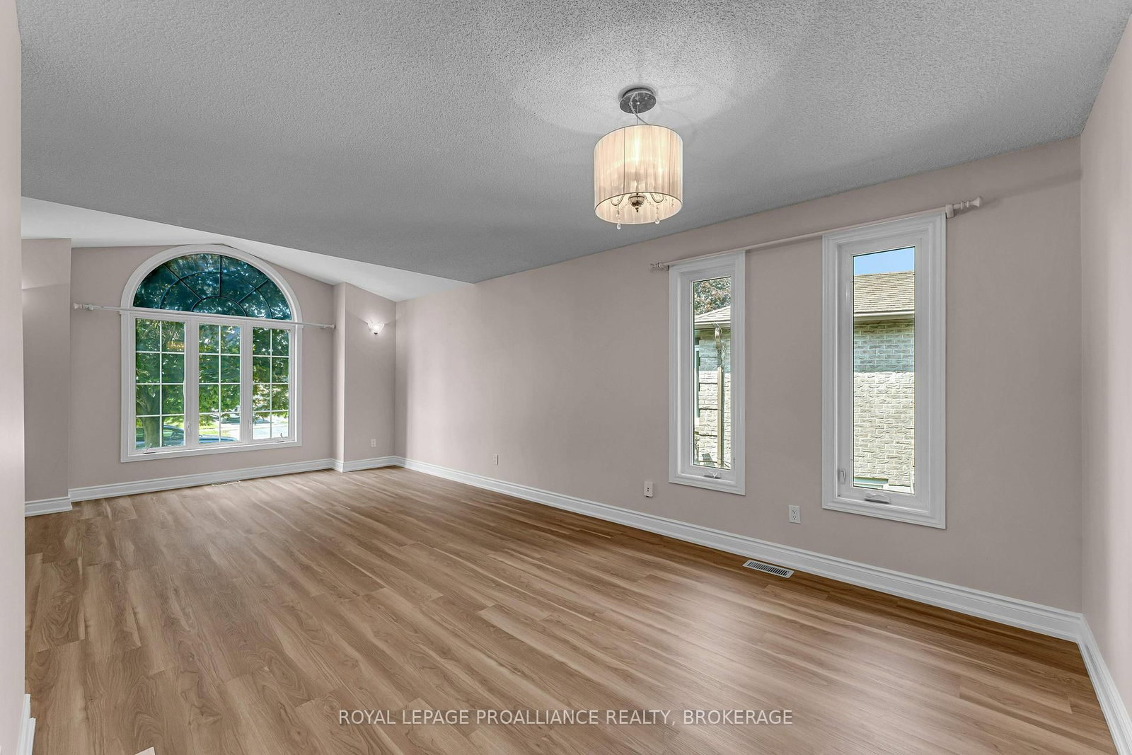 542 Davis Drive • Kingston, ON photo 10