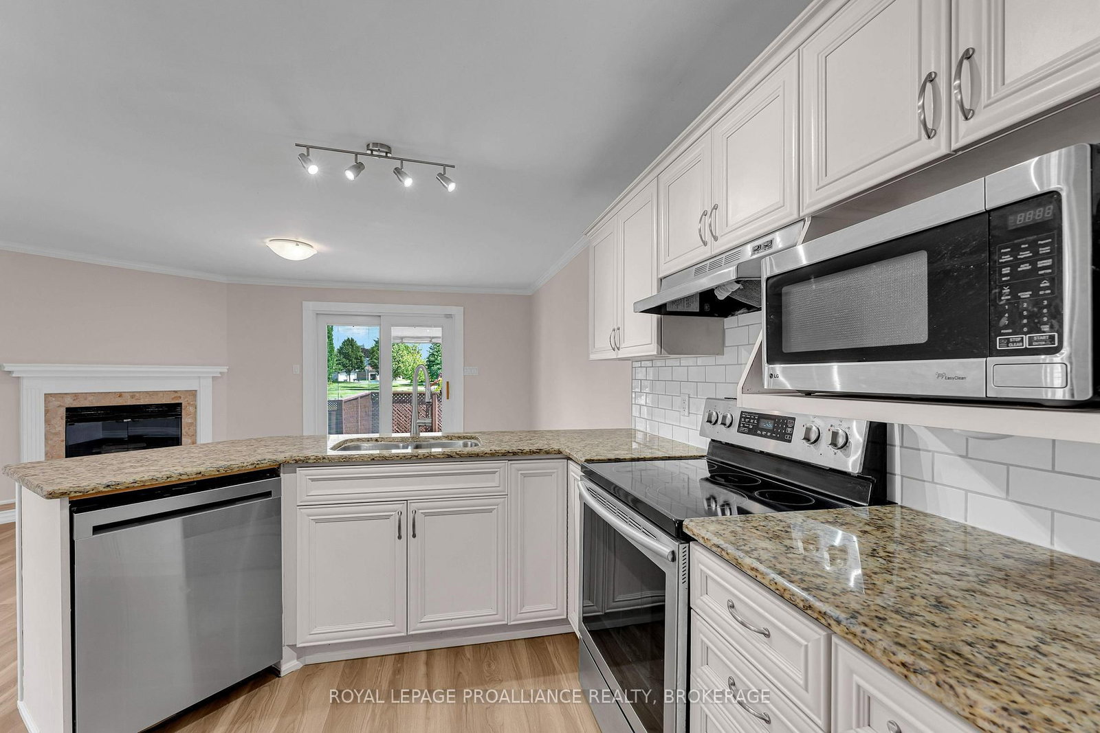 542 Davis Drive • Kingston, ON photo 16