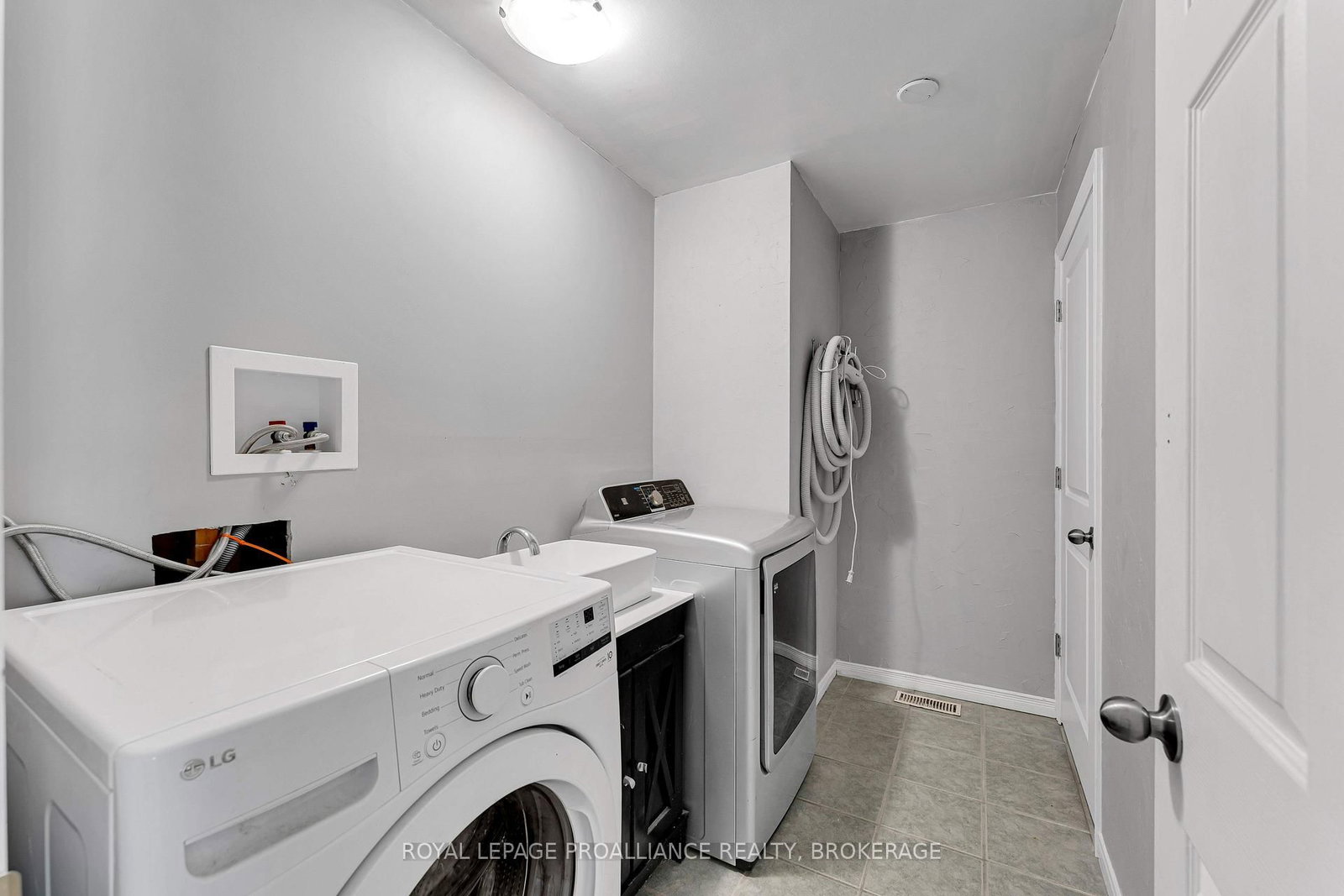 542 Davis Drive • Kingston, ON photo 39
