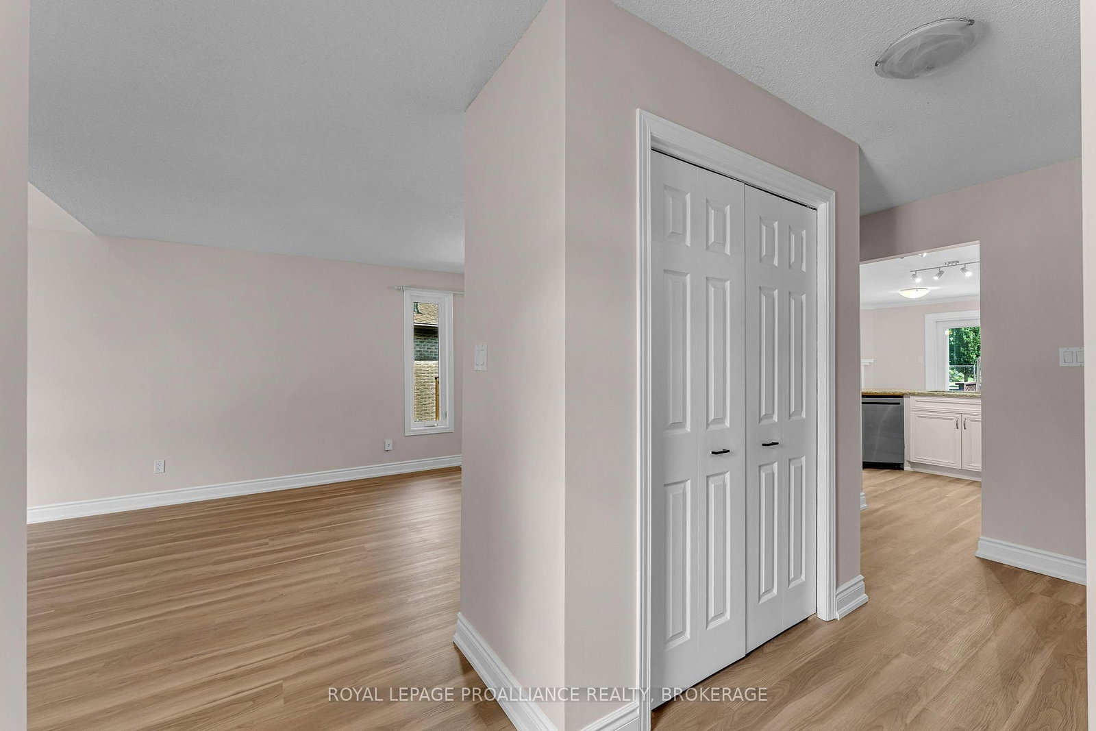 542 Davis Drive • Kingston, ON photo 6