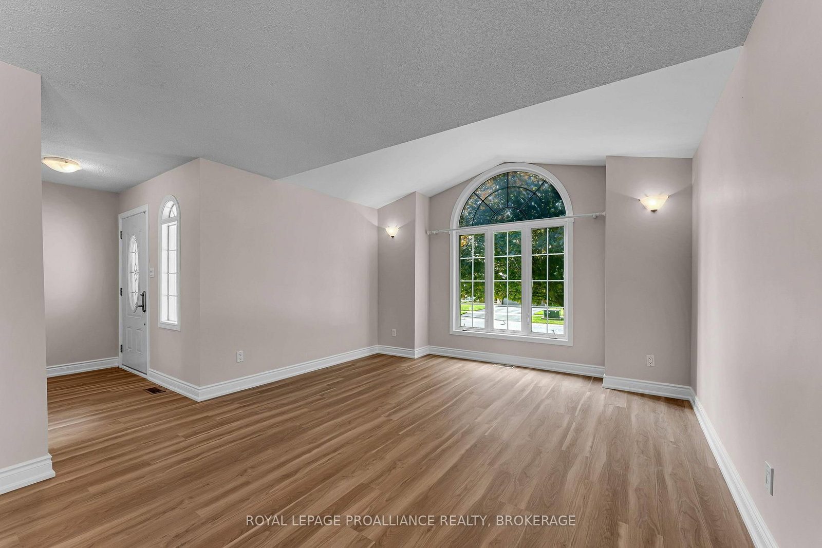 542 Davis Drive • Kingston, ON photo 9
