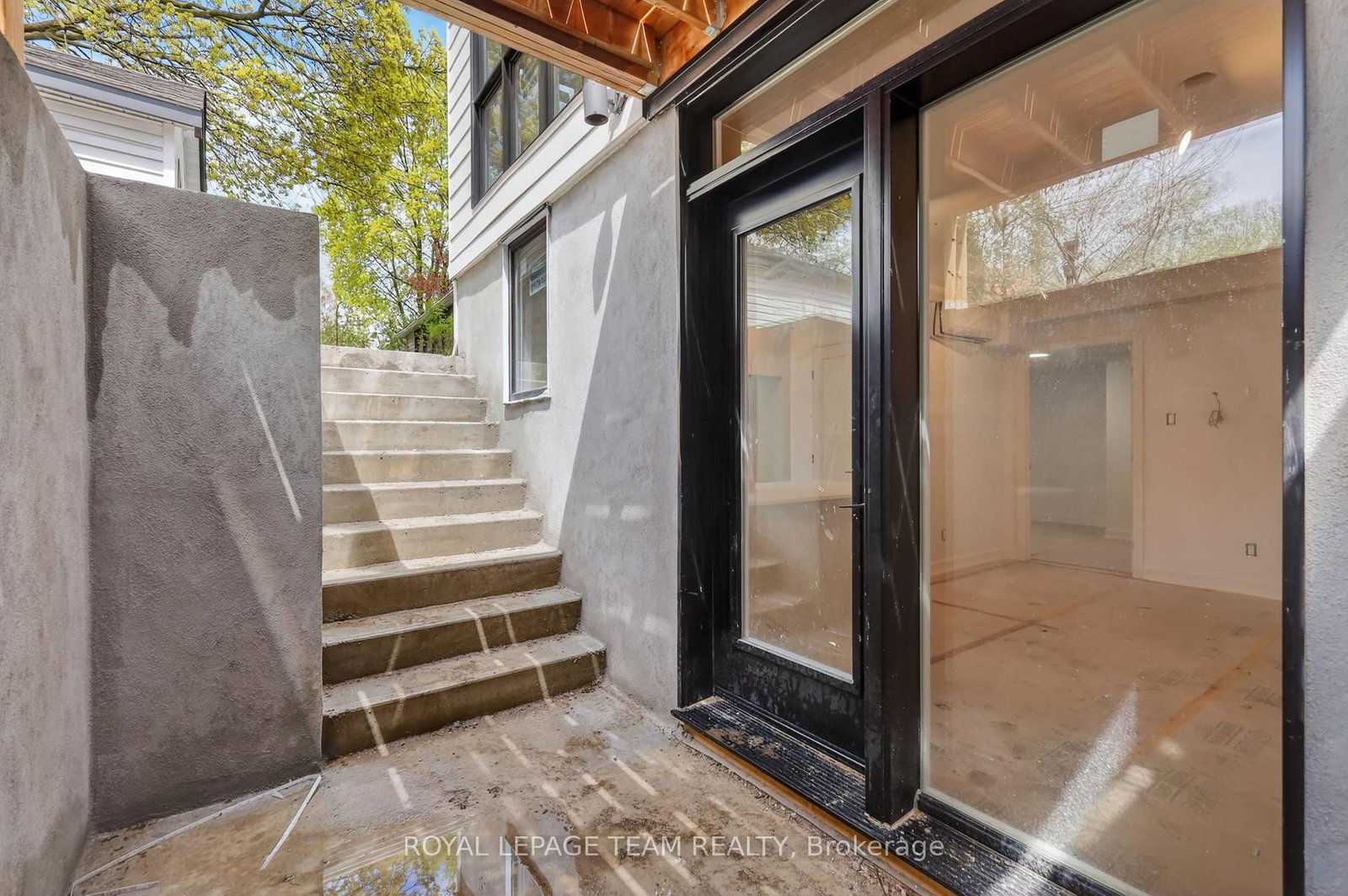 B-608 Tweedsmuir Ave, Ottawa, view 3
