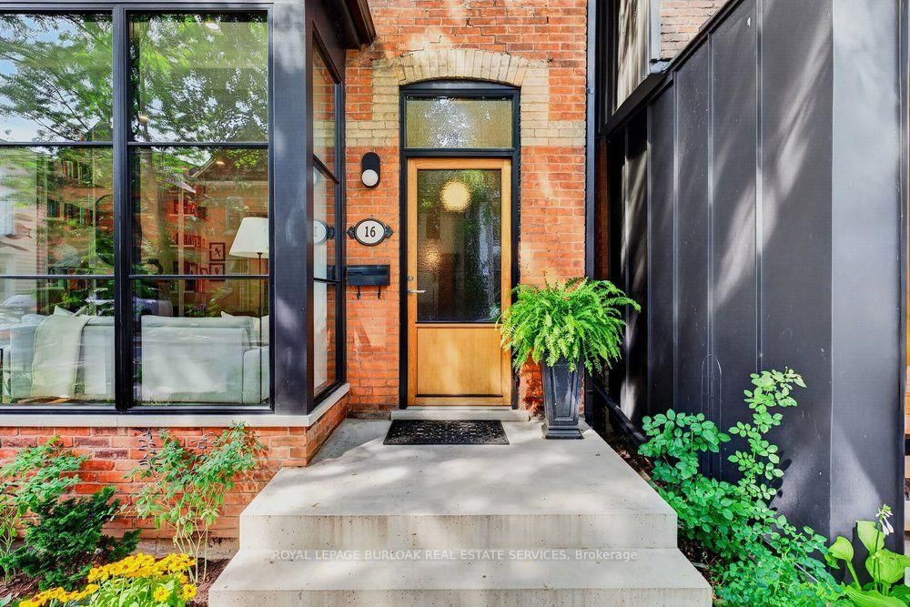 16 BRUCE Street • Hamilton, ON photo 3