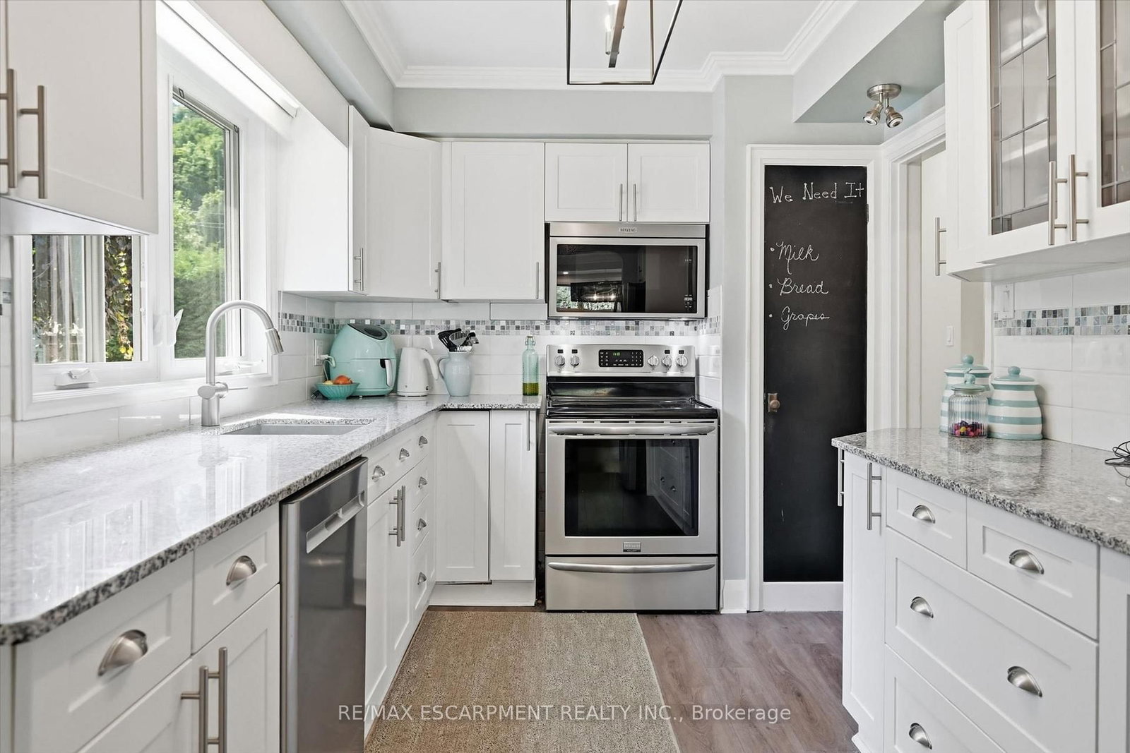 6 Kerman Avenue • Grimsby, ON photo 14