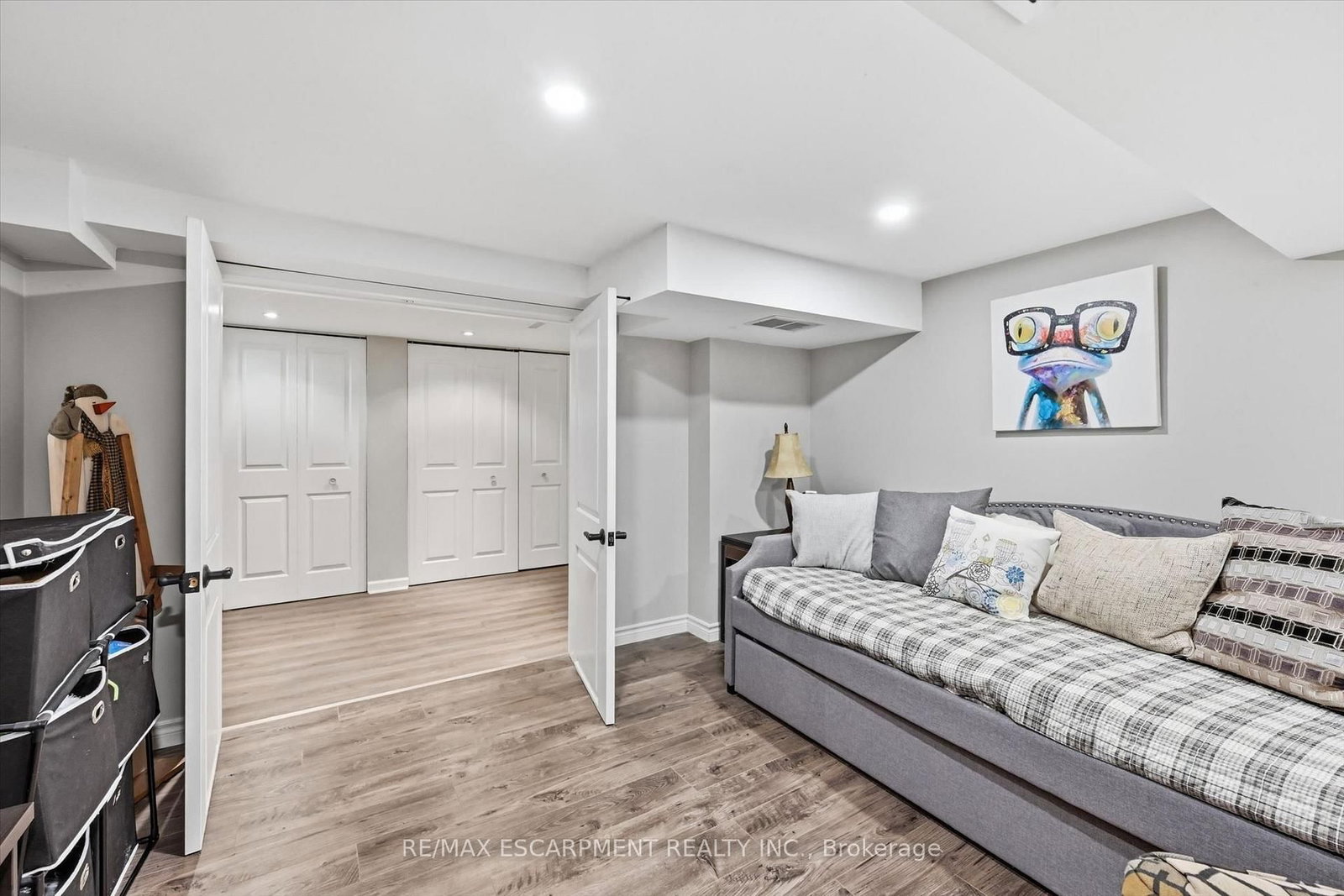 6 Kerman Avenue • Grimsby, ON photo 32