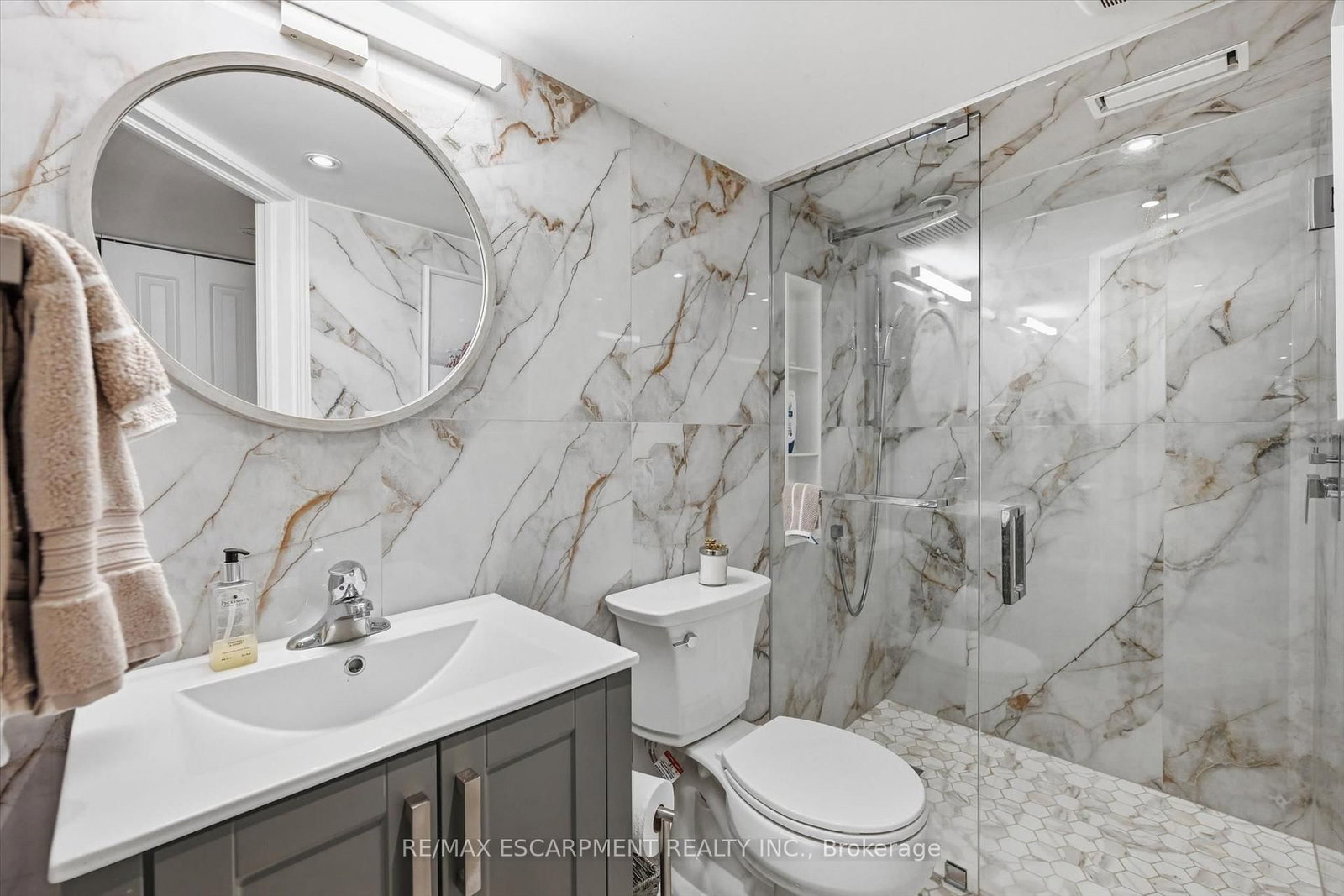 6 Kerman Avenue • Grimsby, ON photo 33
