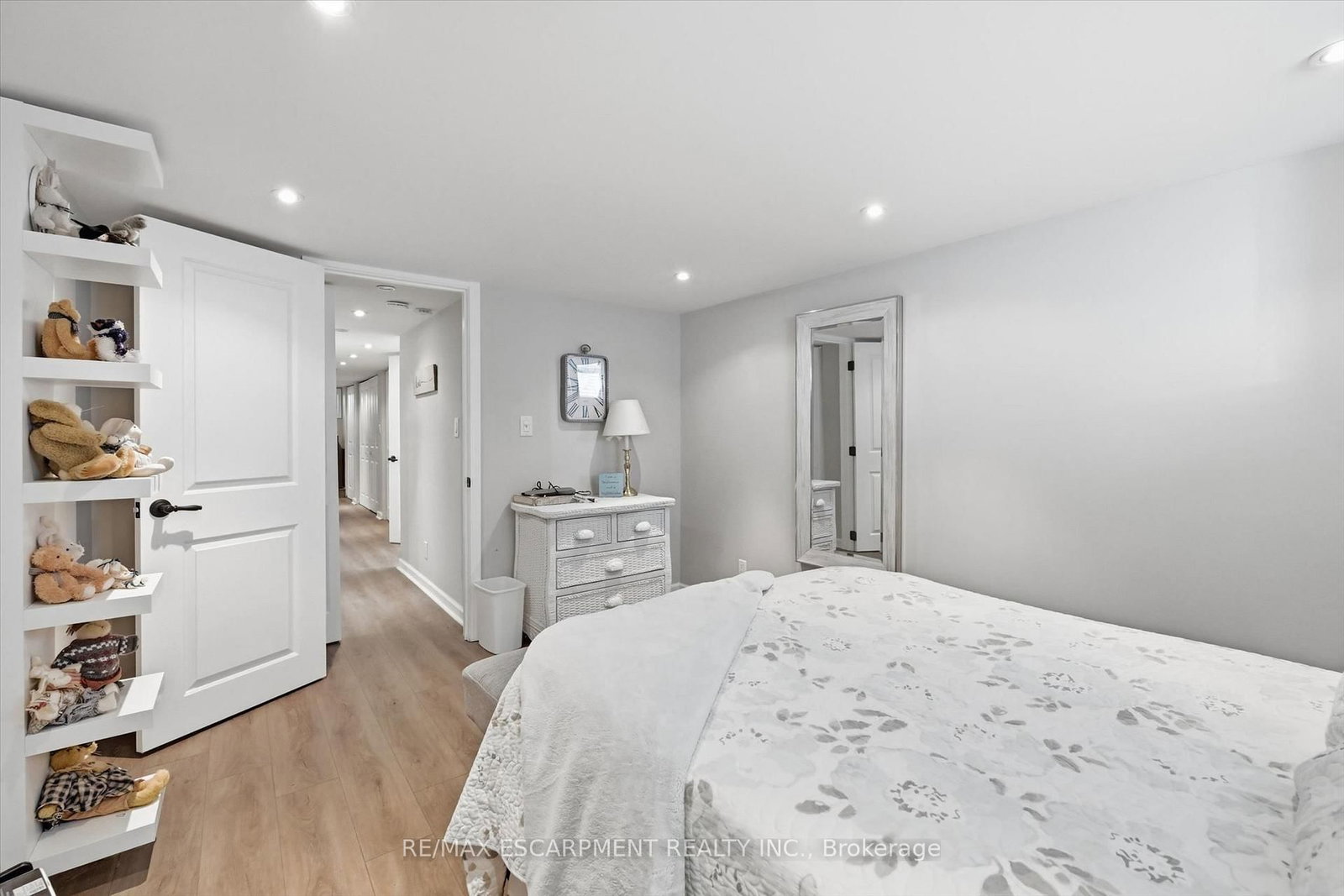 6 Kerman Avenue • Grimsby, ON photo 35