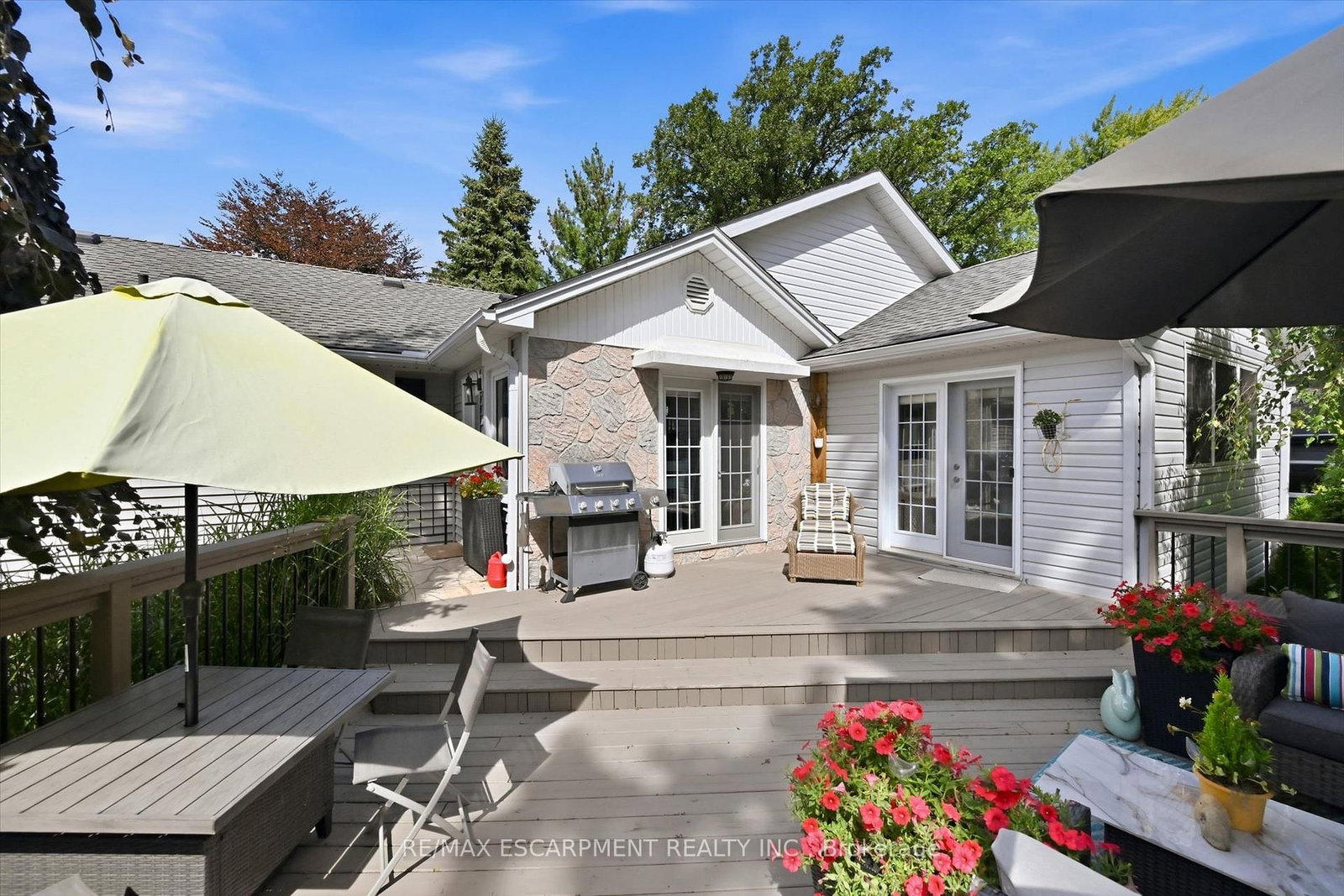 6 Kerman Avenue • Grimsby, ON photo 38