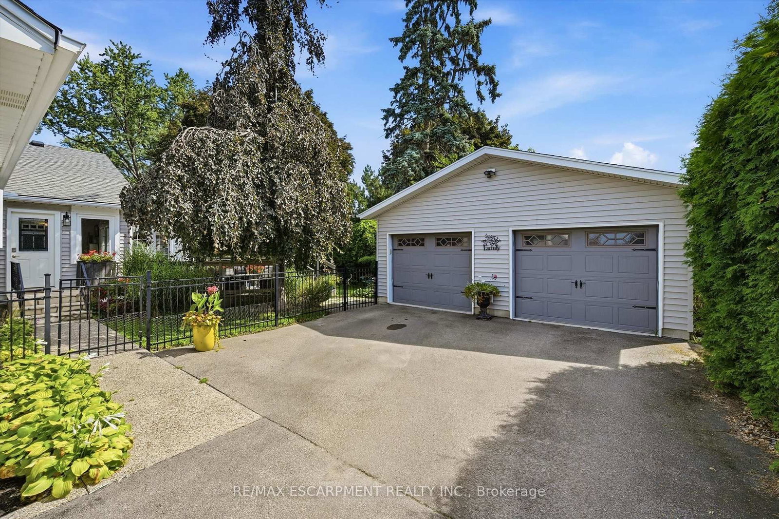 6 Kerman Avenue • Grimsby, ON photo 46