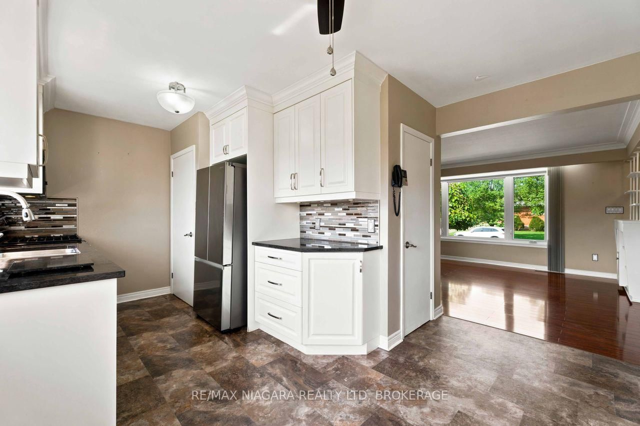 19 Hughes Avenue • Welland, ON photo 2