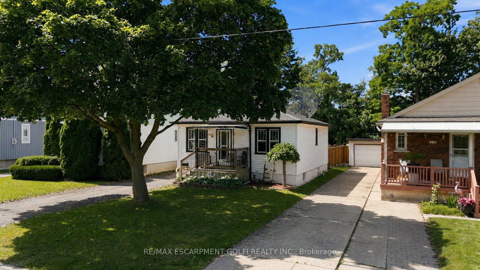 13 Prestwick Avenue • St. Catharines, ON photo 2
