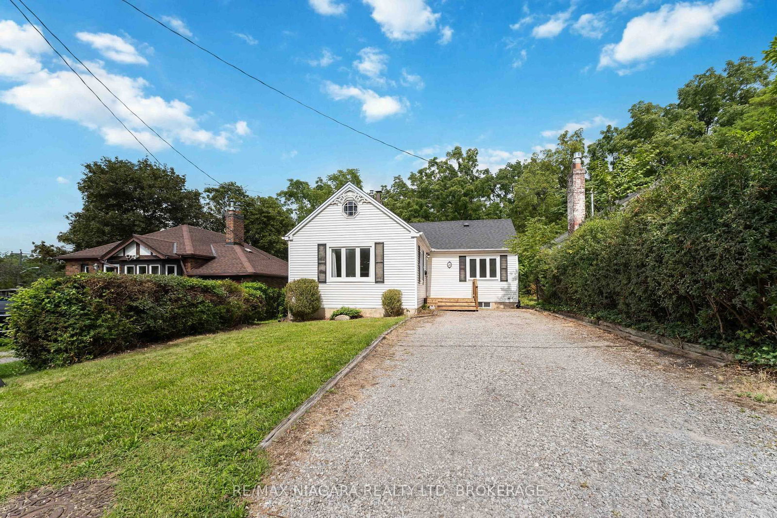 24 Welland Vale Road • St. Catharines, ON photo 1