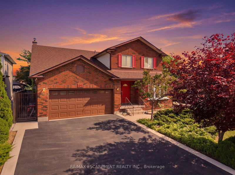 102 Trenholme Crescent