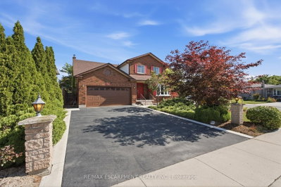 102 Trenholme Crescent • Hamilton, ON photo 4