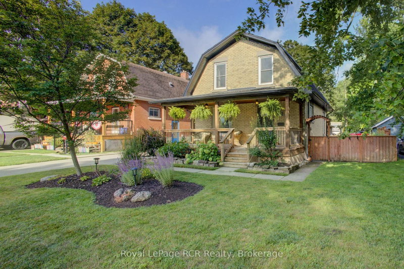 581 St Andrew Street W