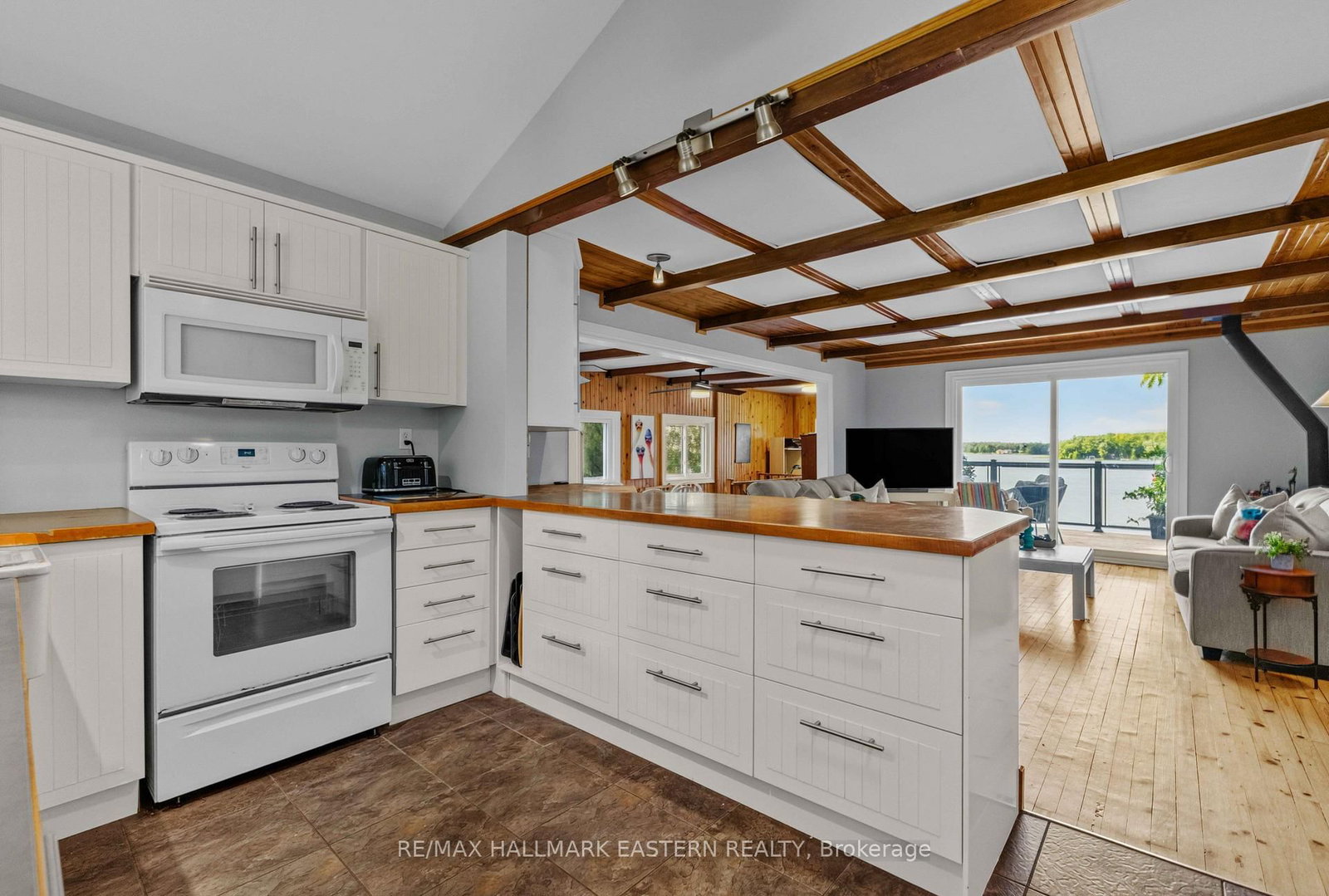 1714 Poplar Point Road • Selwyn, ON photo 11
