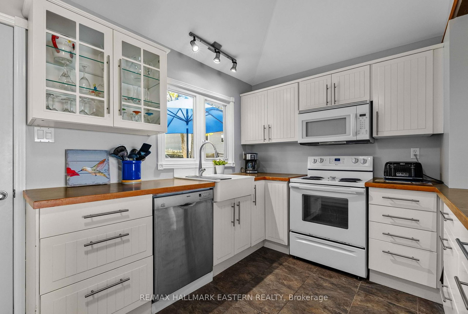 1714 Poplar Point Road • Selwyn, ON photo 9