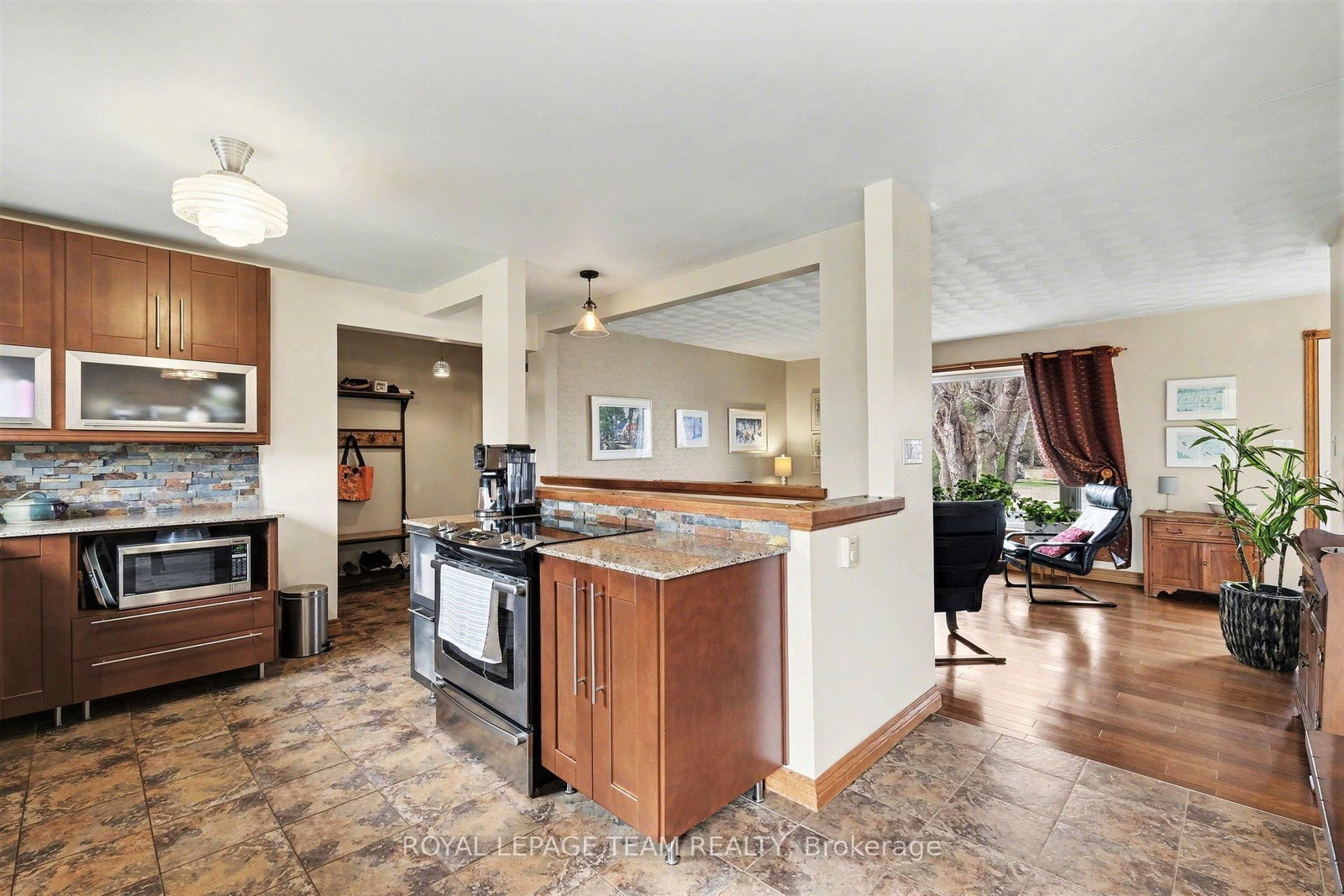 3041 Bridge Street • North Dundas, ON photo 12