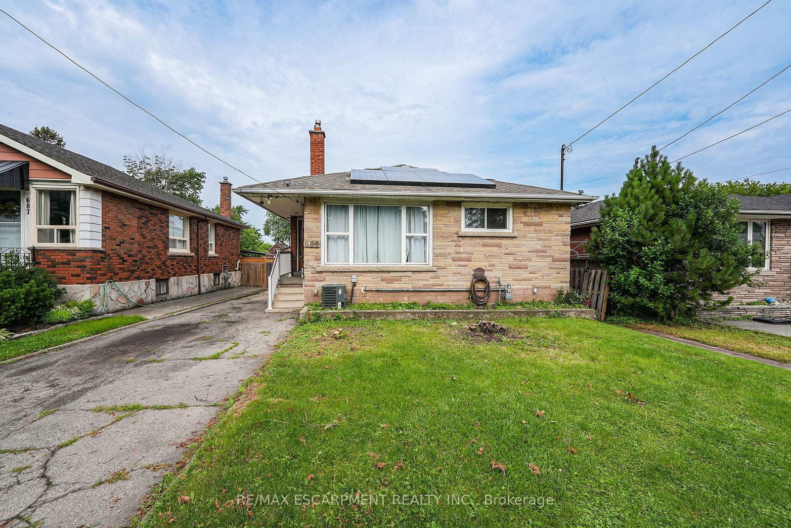 689 Burgess Avenue • Hamilton, ON photo 1