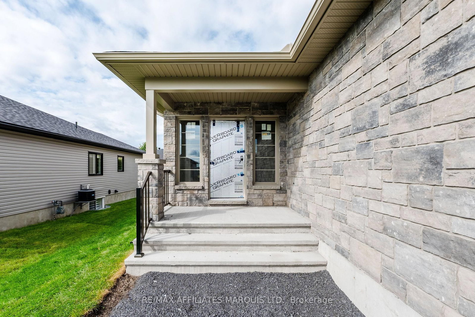90 Forrester Way • South Stormont, ON photo 3