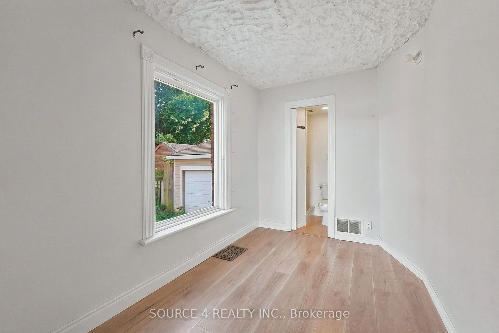 598 Coronation Boulevard • Cambridge, ON photo 9