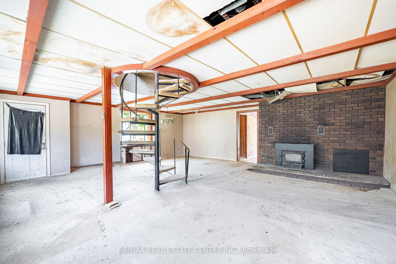 2 West Pearl Street • St. Thomas, ON photo 4