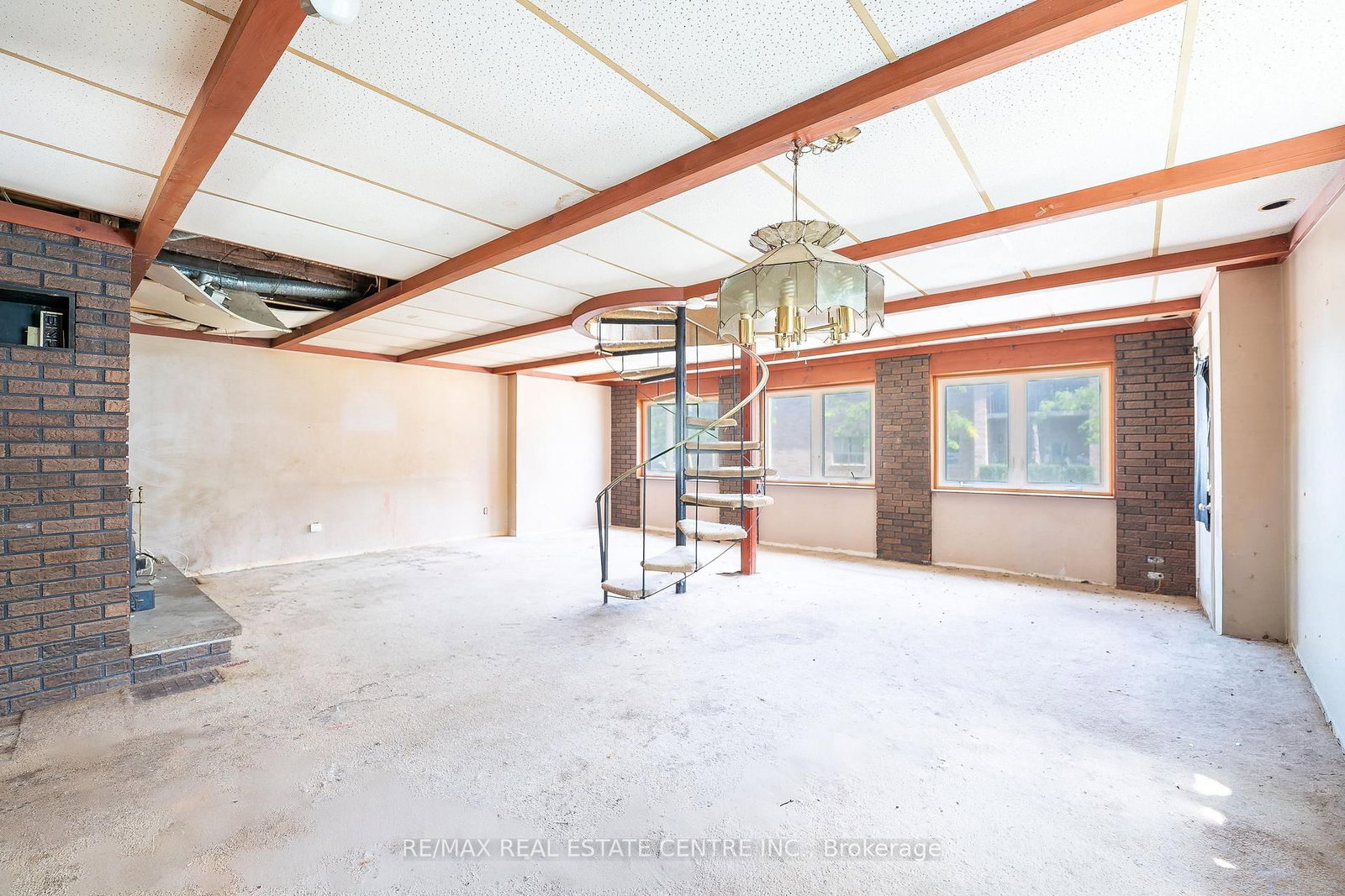 2 West Pearl Street • St. Thomas, ON photo 5