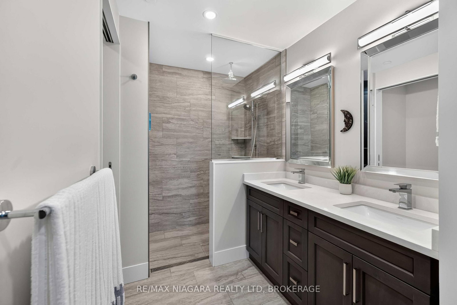 57 Lakeport Road • #702 • St. Catharines, ON photo 12
