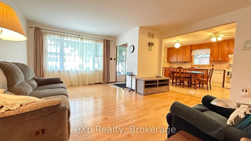 53 Maple St photo 4
