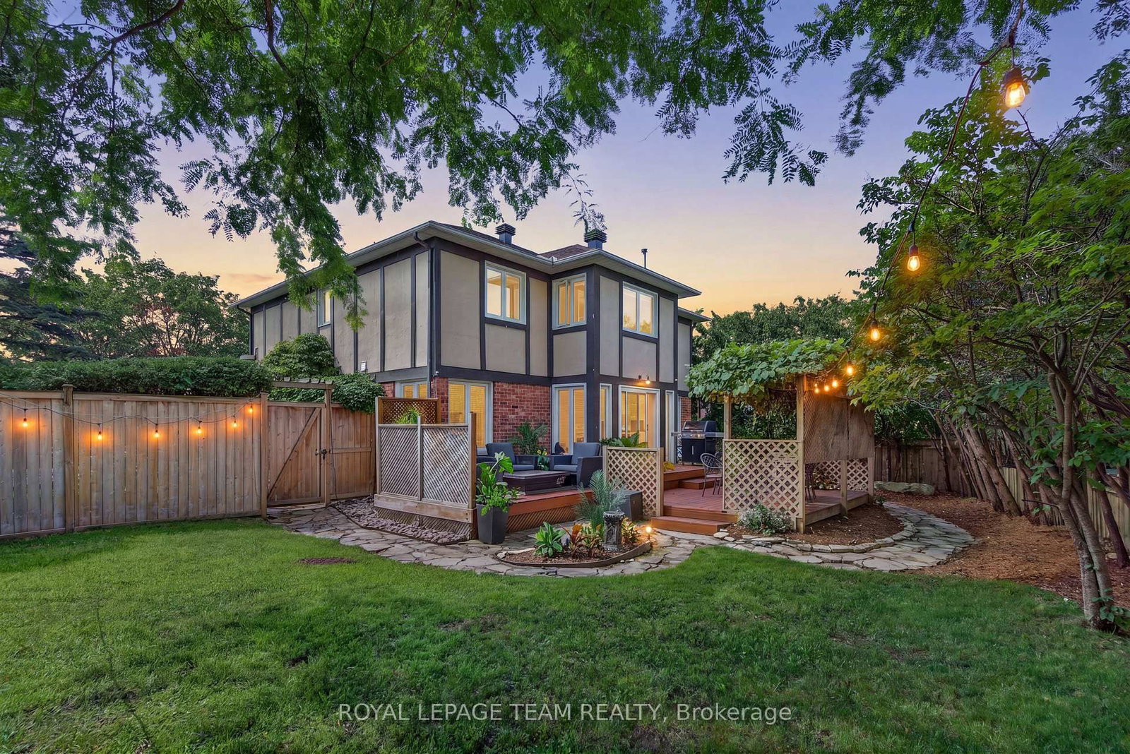 11 Fessenden Way • Ottawa, ON photo 3