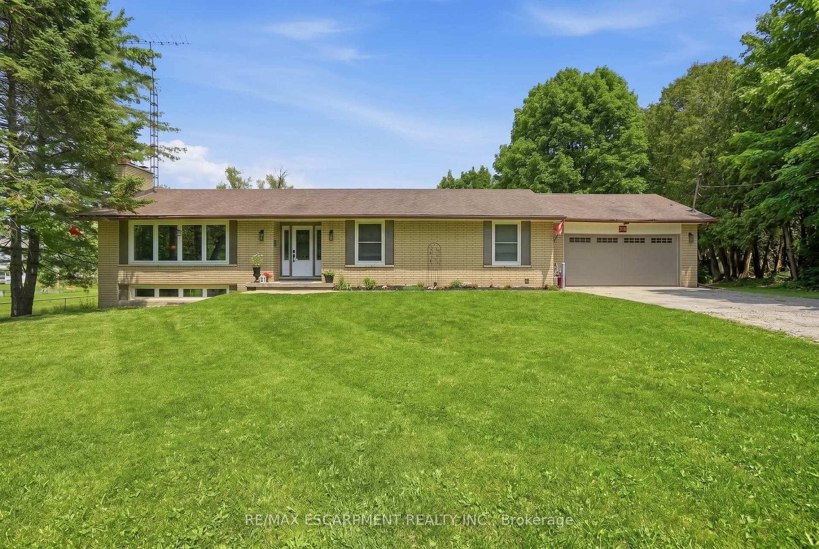 318 Freelton Road • Hamilton, ON photo 1