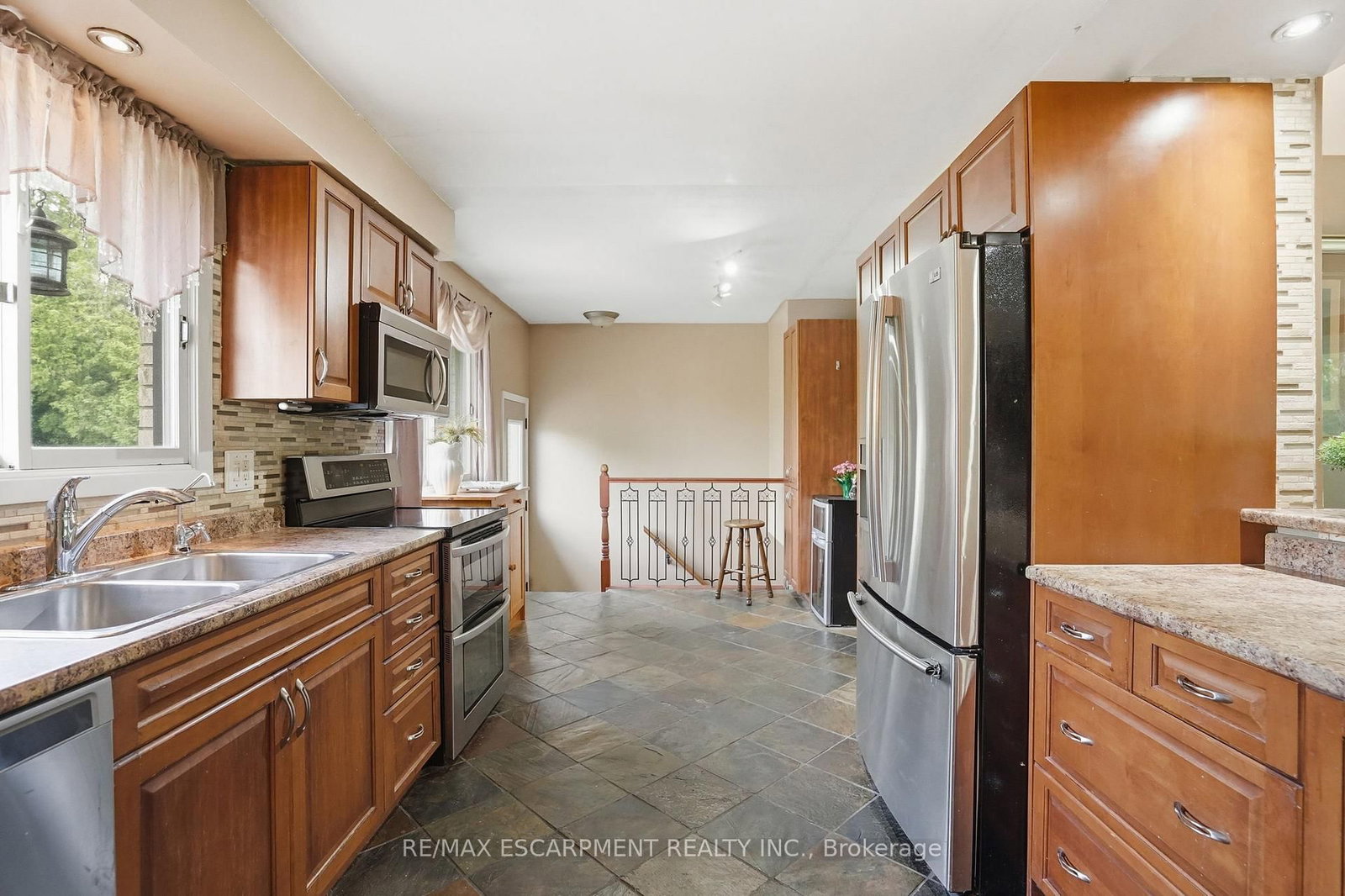 318 Freelton Road • Hamilton, ON photo 15