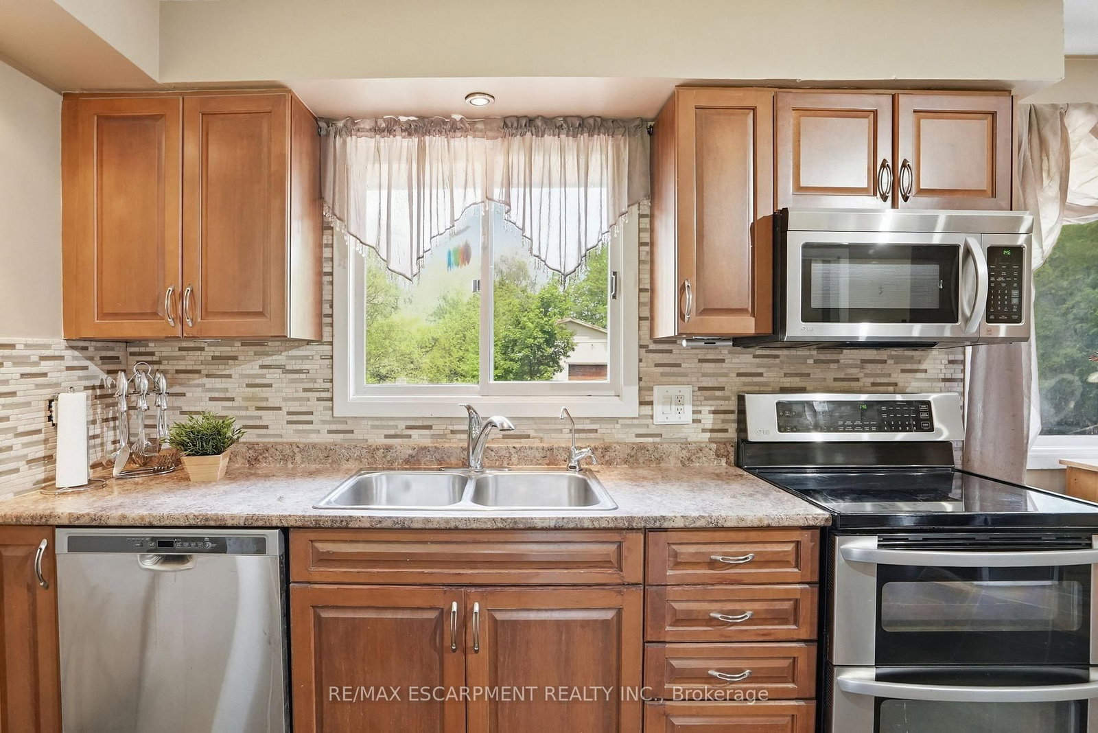 318 Freelton Road • Hamilton, ON photo 17