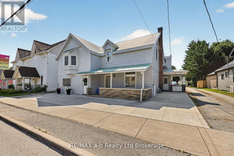 133 Dundas Street W