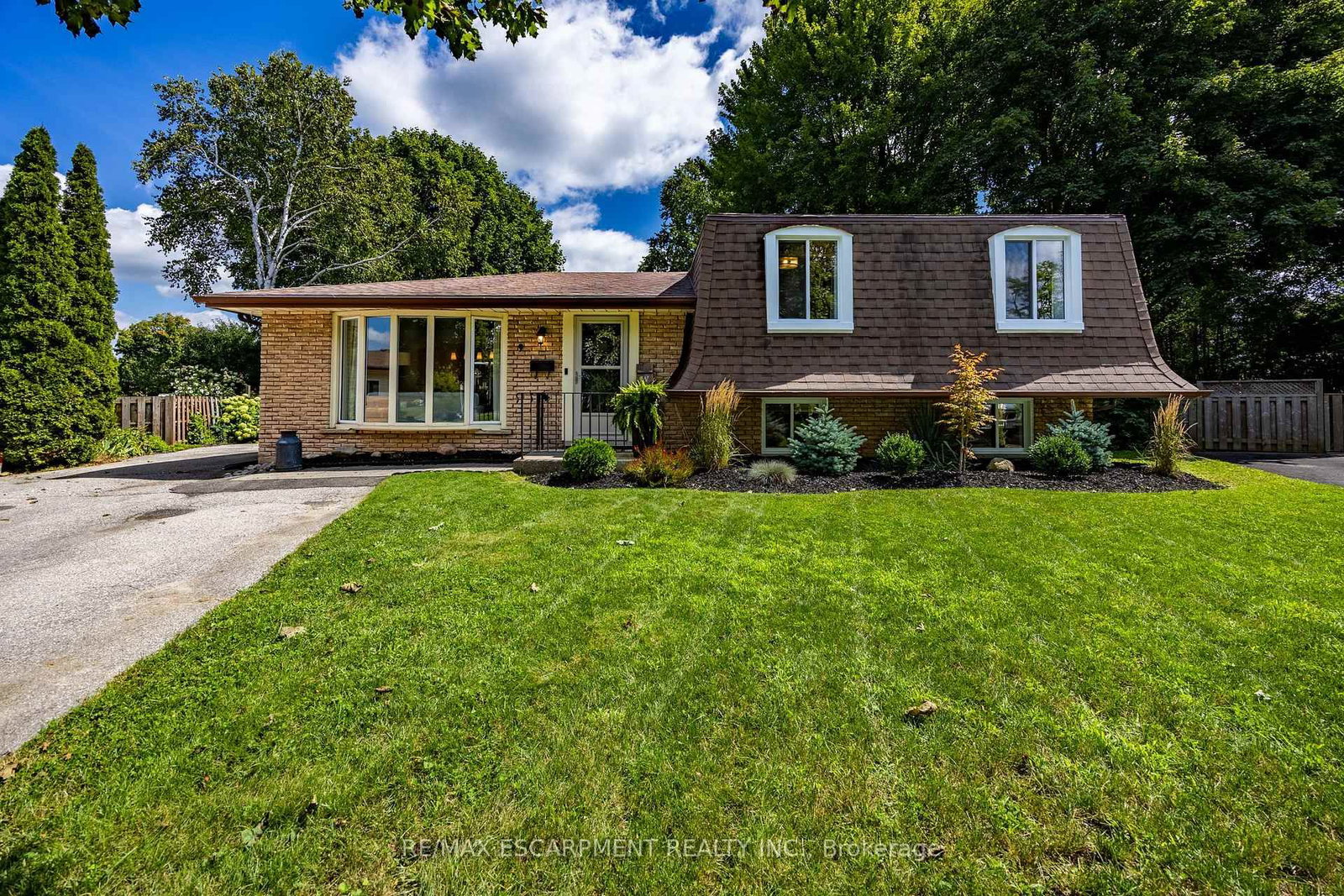 9 Normandy Circle • Norfolk, ON photo 1